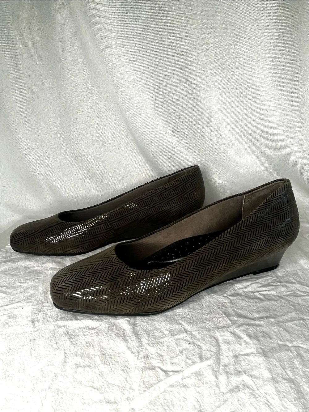 Torrid Taupe Herringbone Cutout Low Wedge Pumps Size 9M
